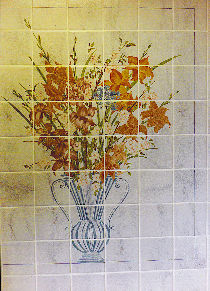 Décor de cuisine peint à la main : Bouquet de fleurs stylisé dans un vase.